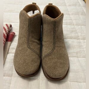 Chaco Revel Chelsea boots. Size 9